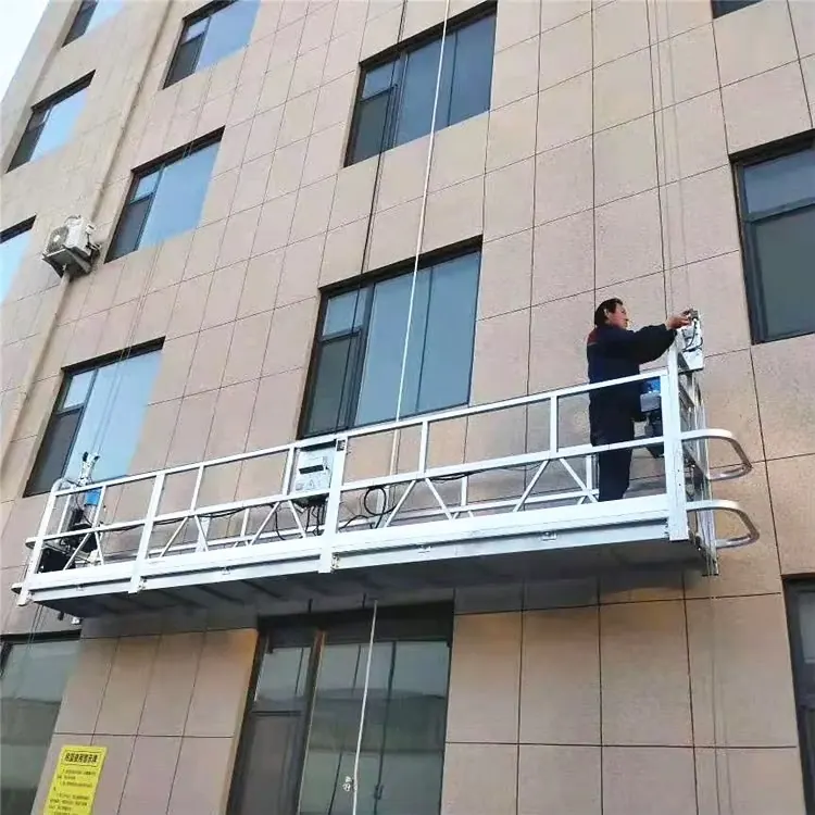 Nacelle suspendue pour le nettoyage et l'entretien de façade