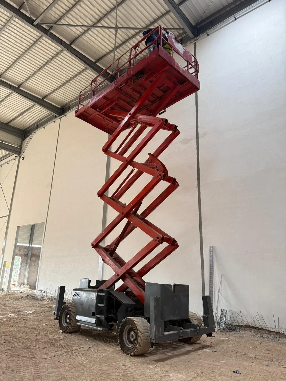Nacelle ciseaux électrique en location au Maroc